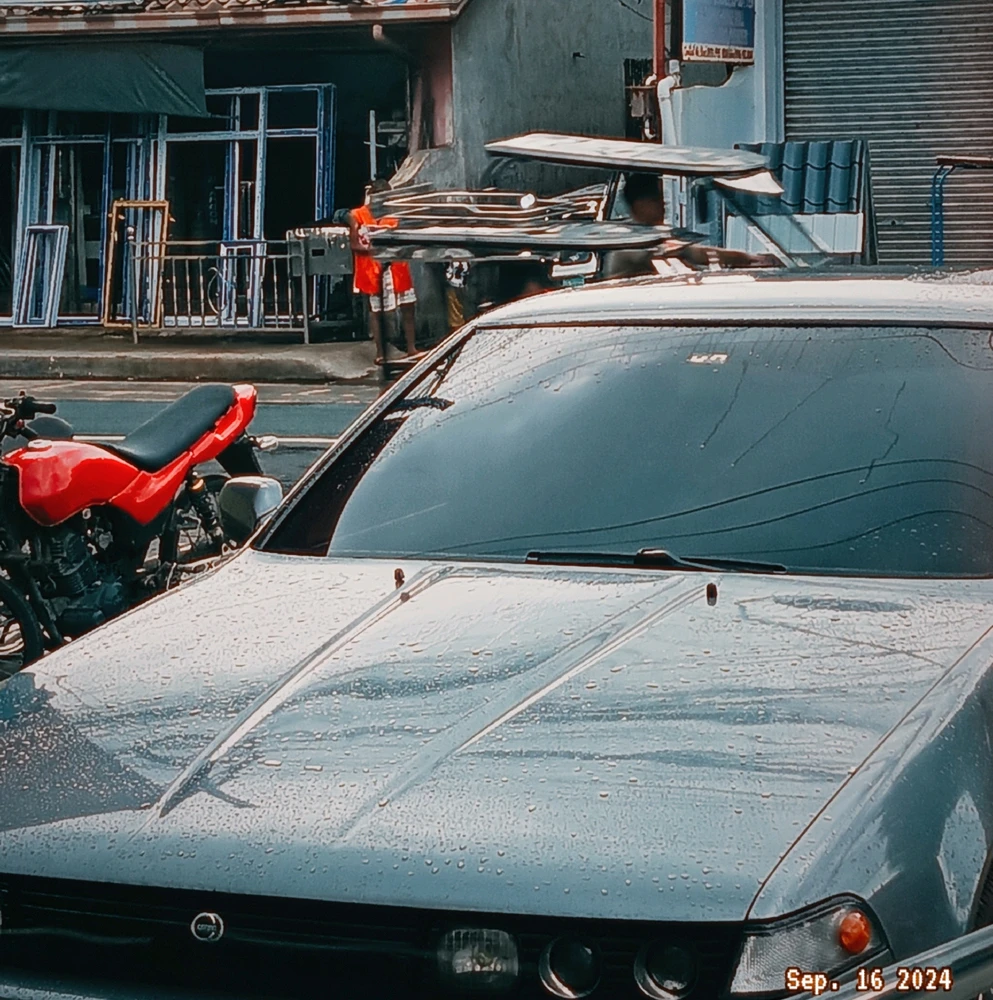 I-upload ni Nathaniel ang larawan