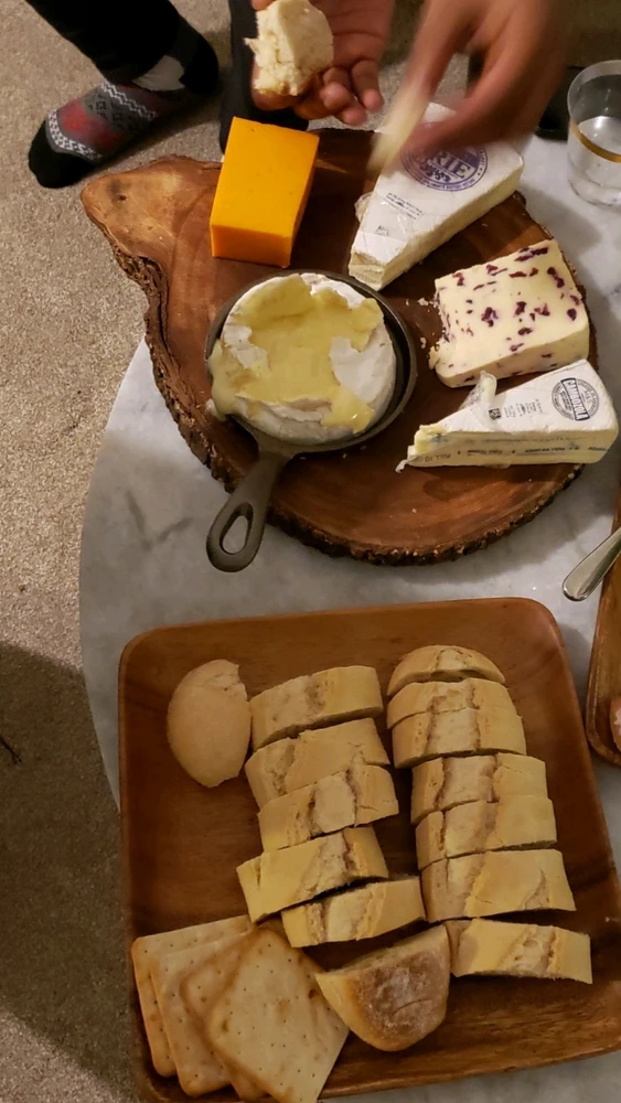 Cravings... can't taste much right now, but gosh I've been craving cheese for 2 days straight 🤤
What do you crave when you're ill?