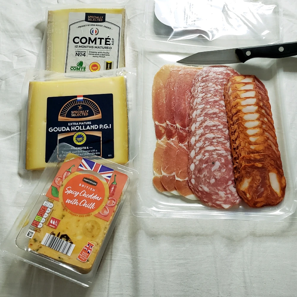 Yeah... just another night of cheese and that 👀