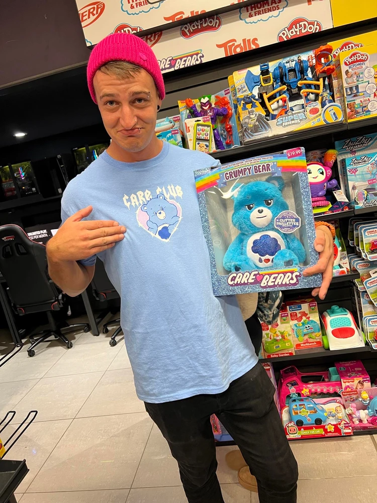 Gambar diunggah dening James