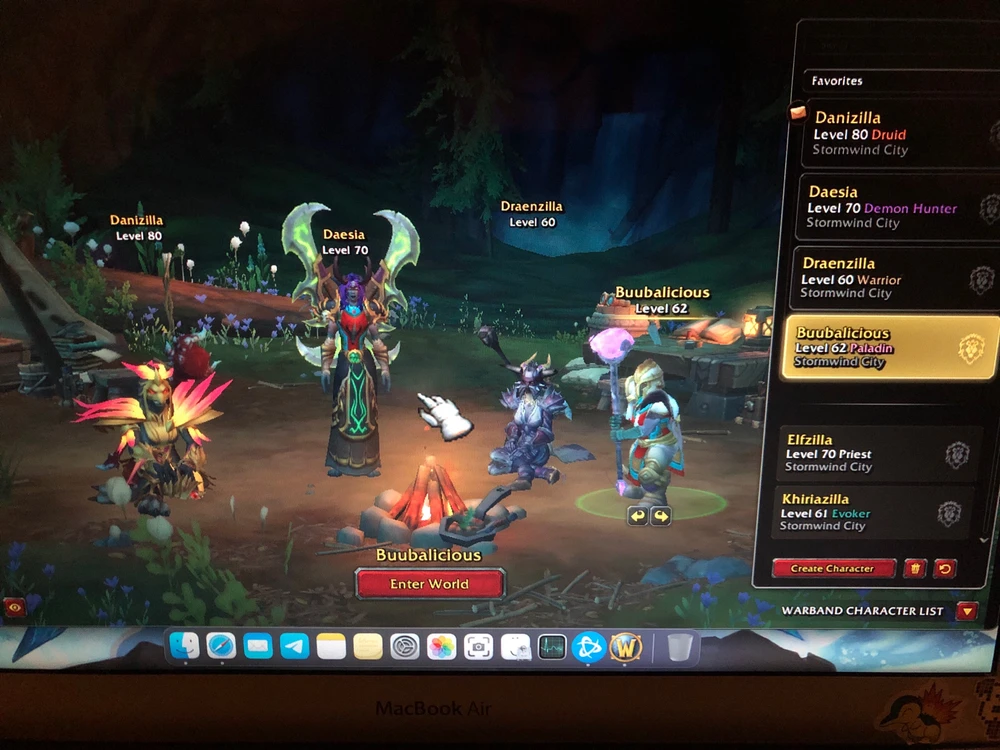 Alguém  joga World of Warcraft?