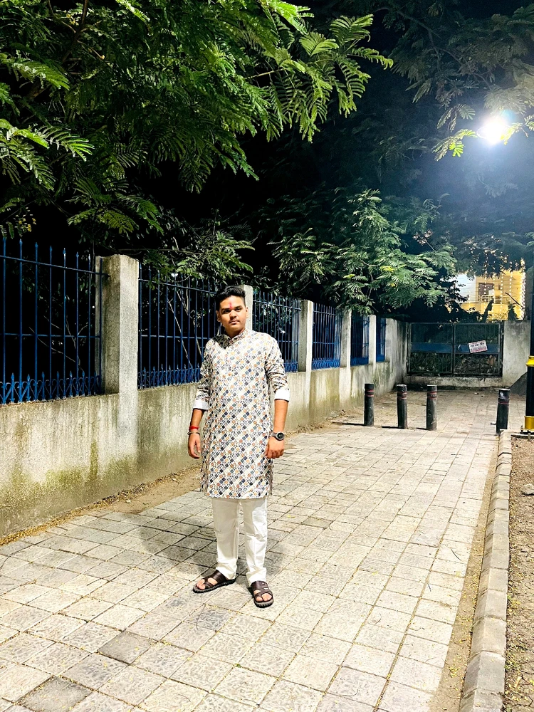 I-upload ni Hardik ang larawan
