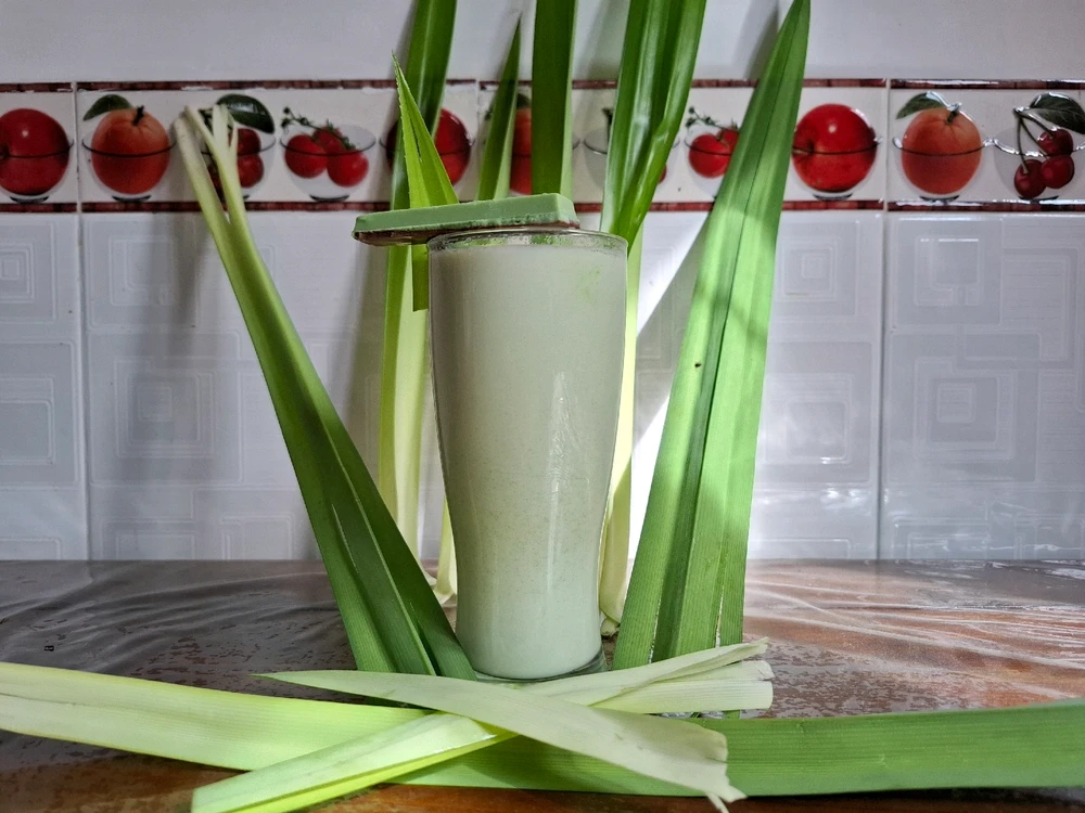 Pandan & Milk With Kit Kat Pandan Flavour