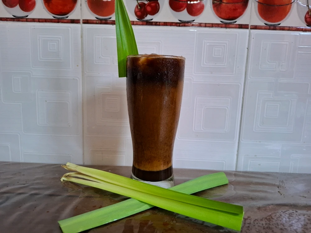Ice Coffee mix with Pandan Leaves Juice and Caramel Milk