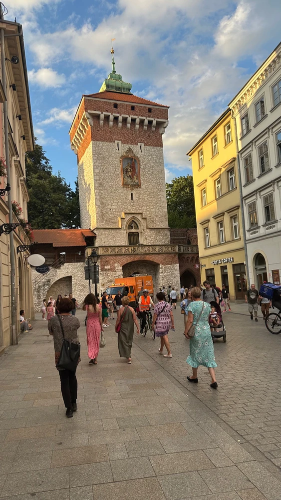 Sliko je naložil Ales