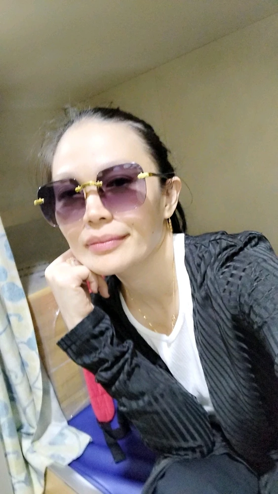 Ambher Luna上传的GIF