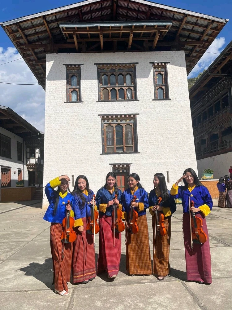 GIF uploaded by Pema