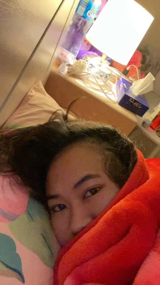 GIF tso los ntawm angelyn