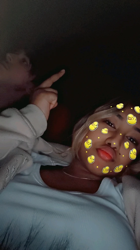 I-upload ni Fatima ang larawan