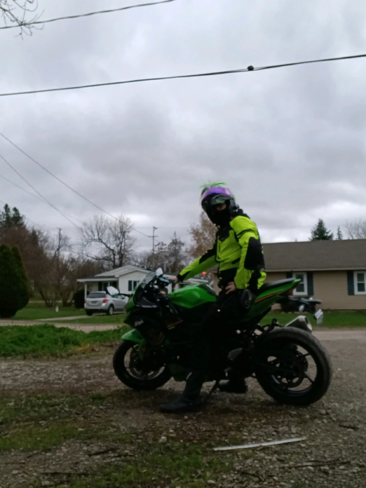 GIF Russell tarapyndan ýüklenen