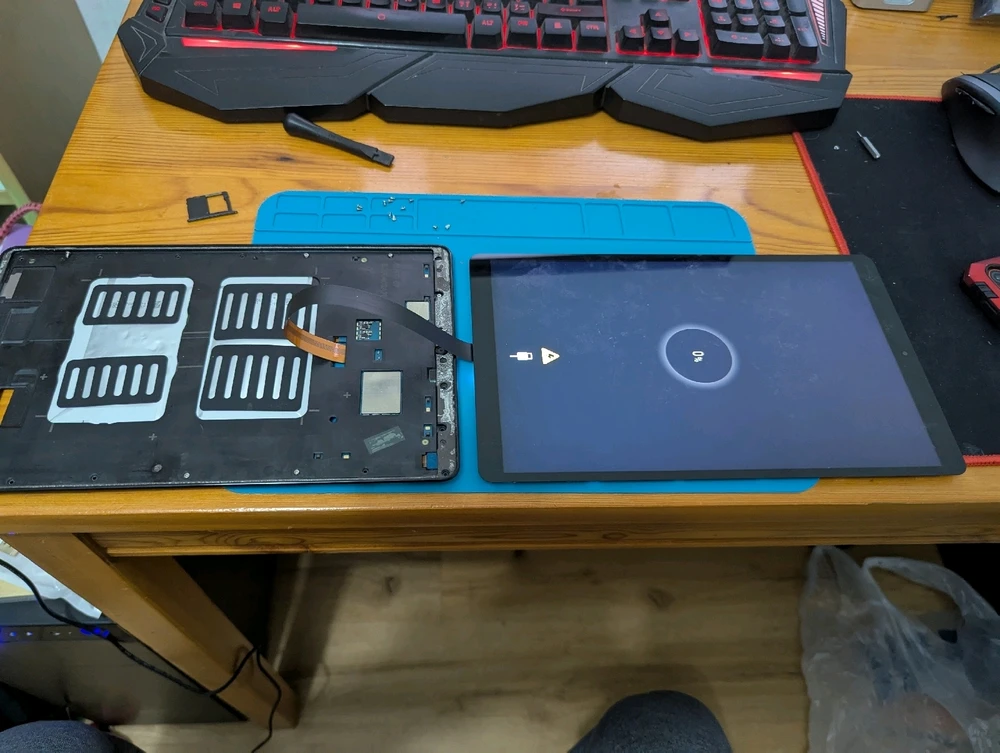 Rozmontováný Galaxy TAB A3 XL