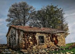 Hakir görme kimseyi defineye malik nice viraneler var.