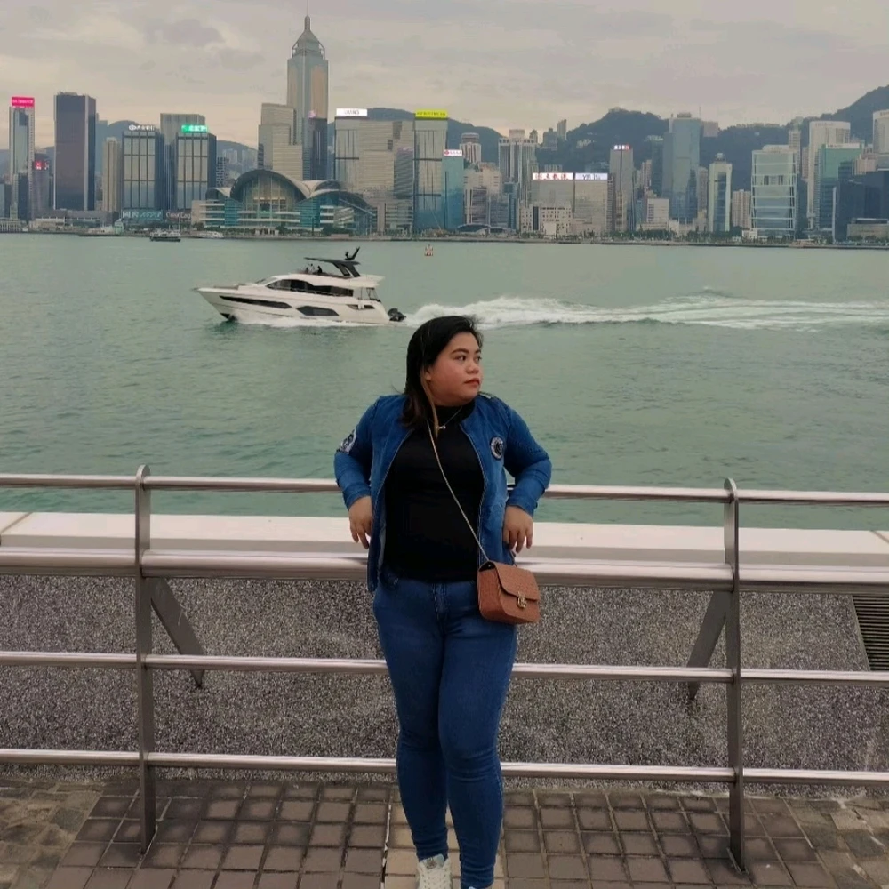 GIF na in-upload ni Lei