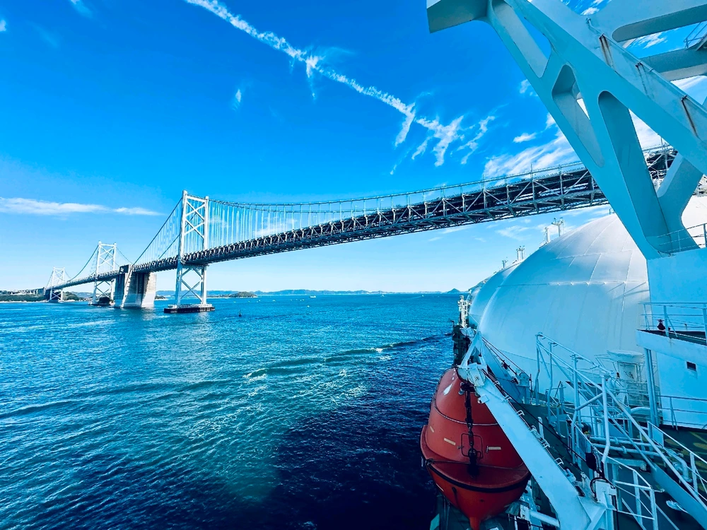 Going under the bridge... 😍