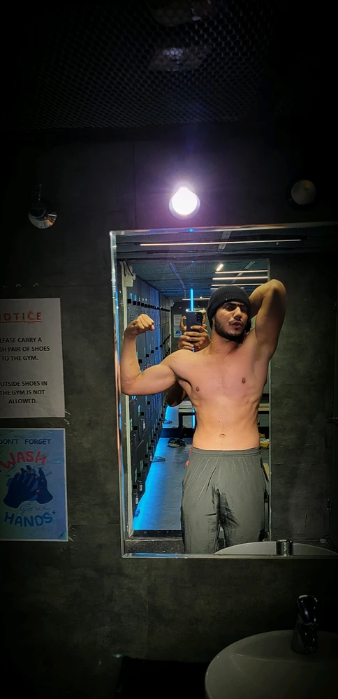 GIF na in-upload ni Himanshu