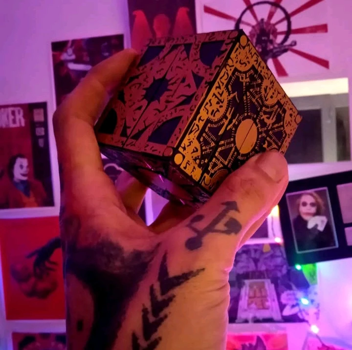 Pour les fans de Hellraiser.. 🖤