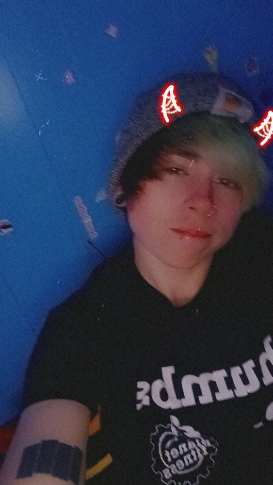 GIF tso los ntawm Andy