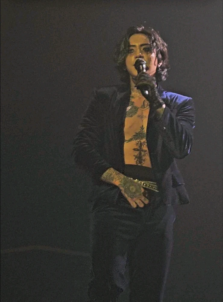 GIF tso los ntawm Em