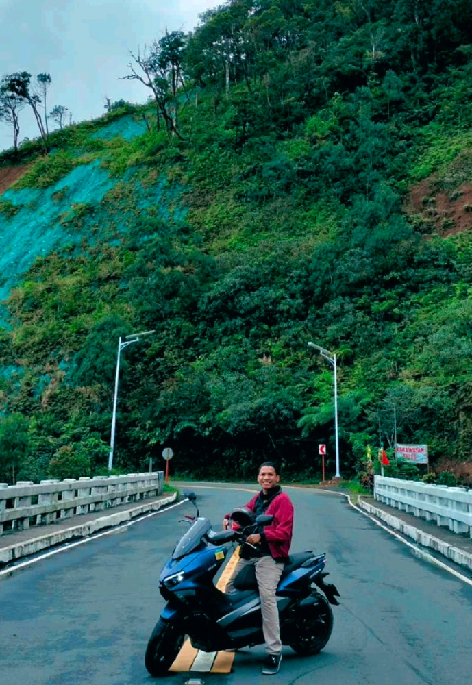 GIF na in-upload ni Nhel