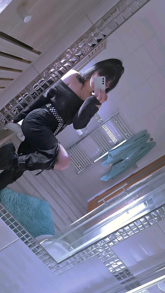 GIF gi-upload ni Karolina
