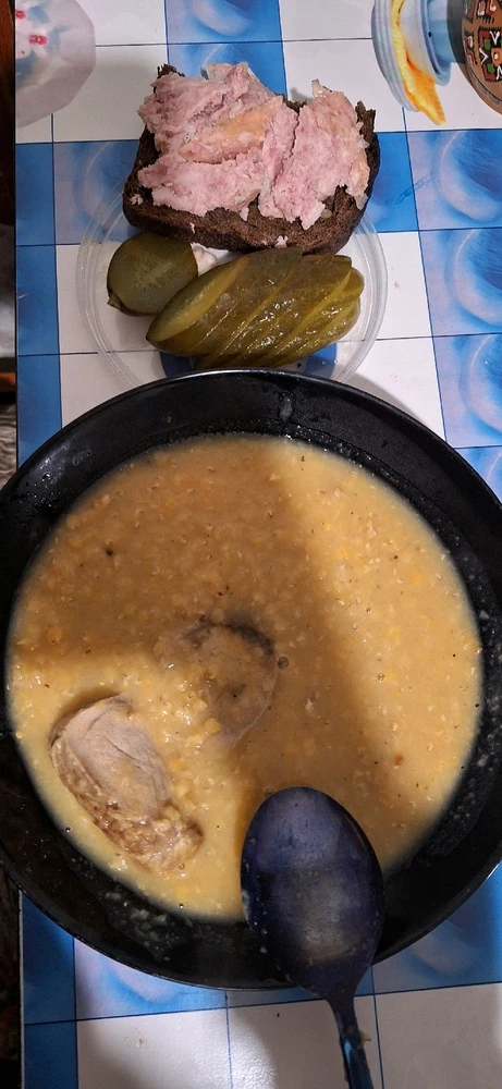 Гіфку завантажив Юлія