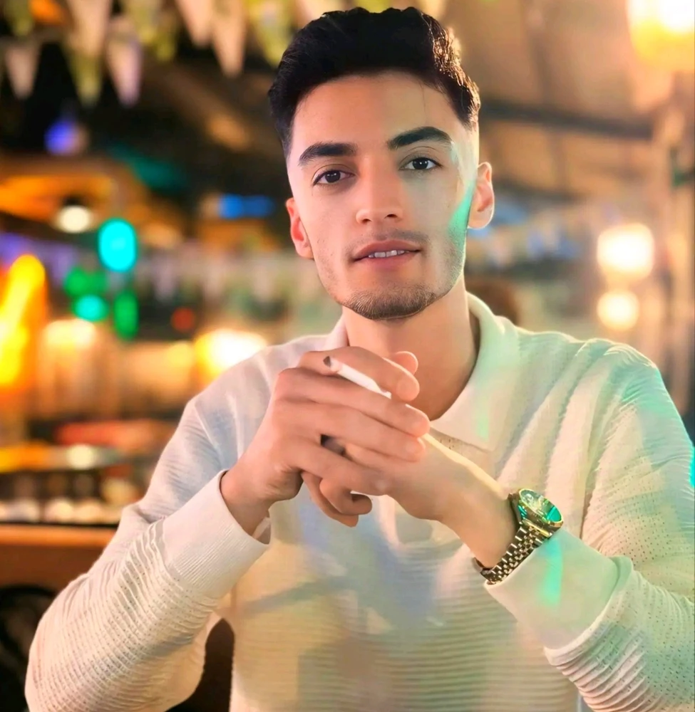 Emir tarafından yüklenen GIF