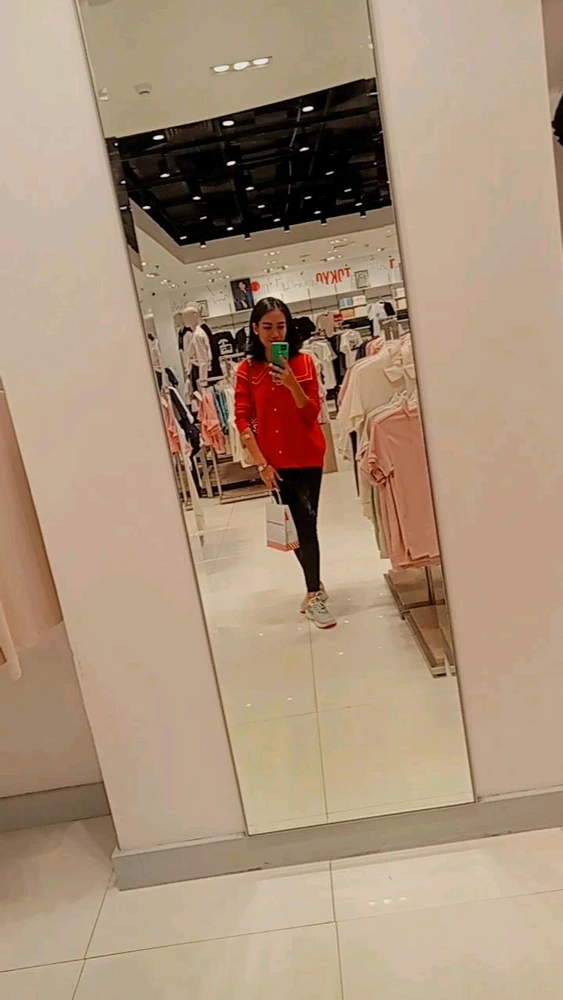GIF gi-upload ni Gayle