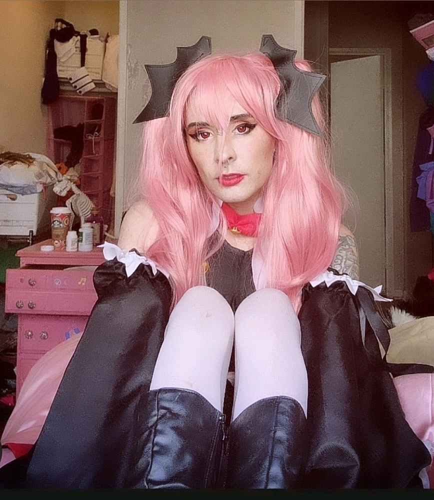 latest cosplay - krul tepes