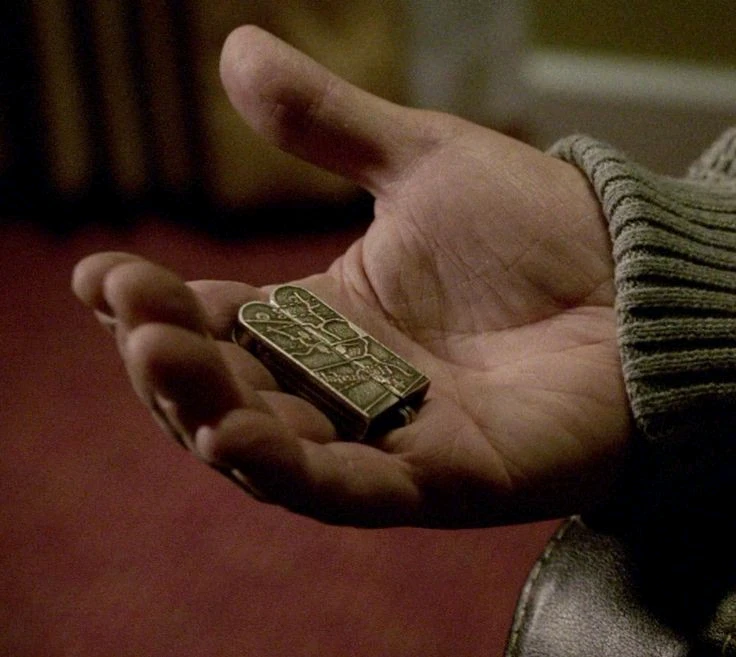 Можно спорить долго про спецэффекты в сериале Гримм, но сходиться в одном: этот сериал хорош, не смотря на жуткие маски монстров для нашего времени