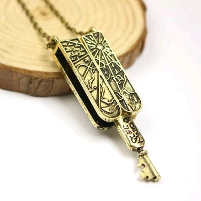 Можно спорить долго про спецэффекты в сериале Гримм, но сходиться в одном: этот сериал хорош, не смотря на жуткие маски монстров для нашего времени