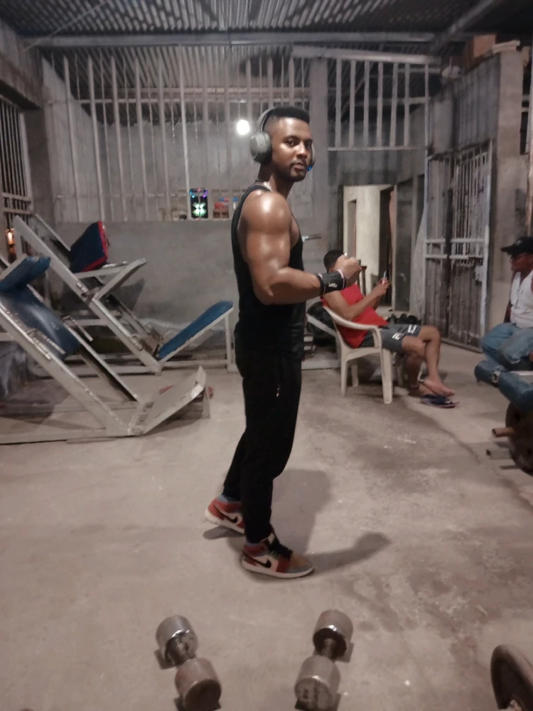 GIF uploaded by Jeyner Daniels