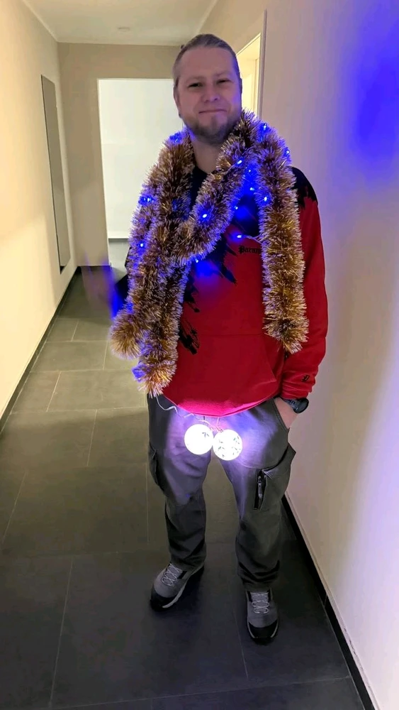 Гіфку завантажив chimp_on_the