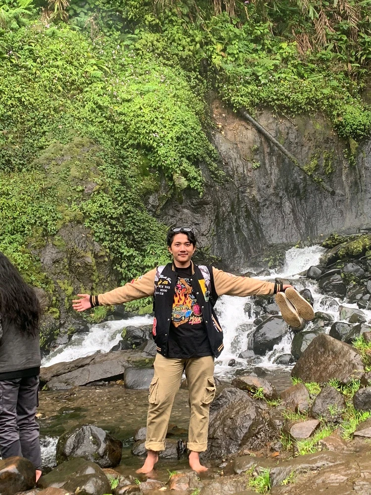 GIF diunggah oleh Fiko