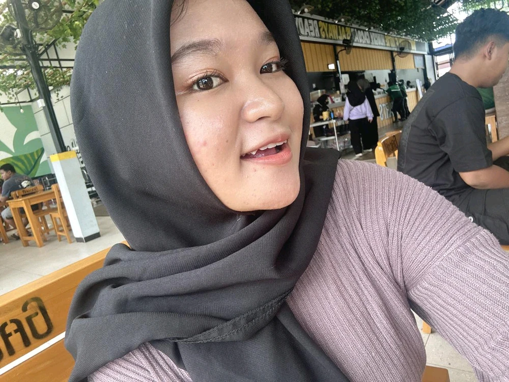 GIF diunggah oleh chaza