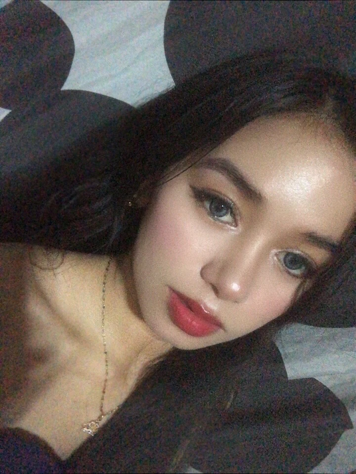 GIF na in-upload ni ANGELA