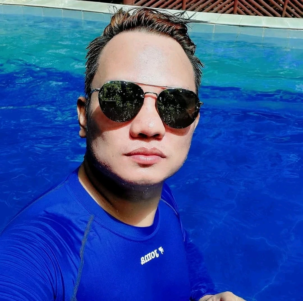 GIF uploaded by Romeo