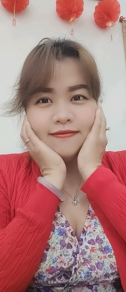 GIF được Tracy Nguyễn tải lên