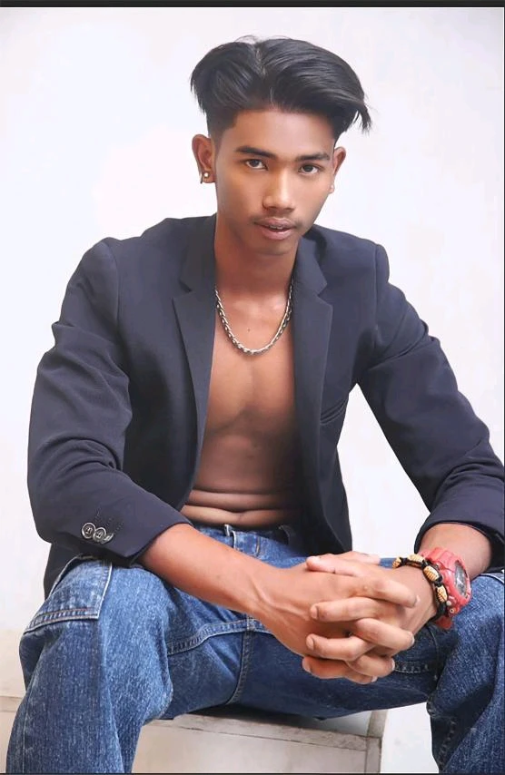 GIF gi-upload ni zayyarshinehtet