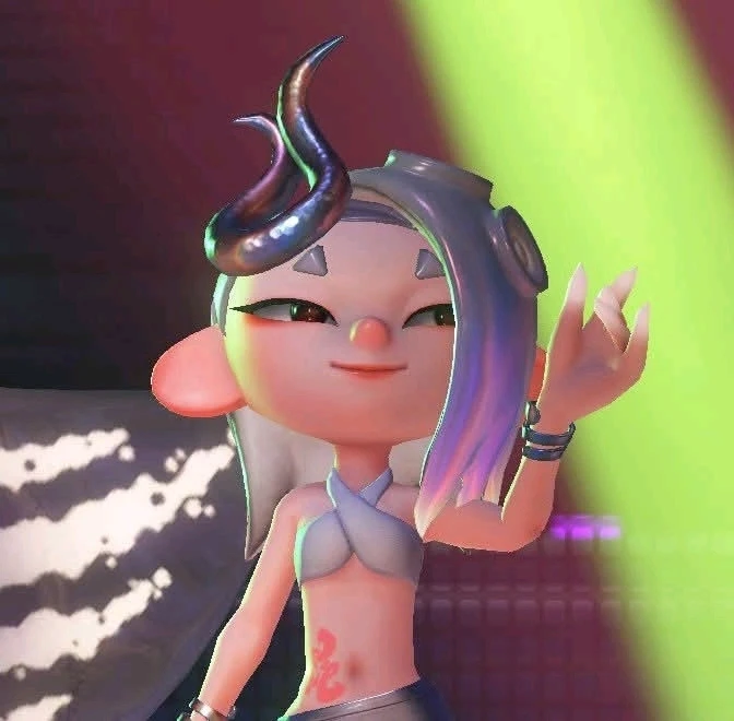 The lighting makes her look so pretty, omg-