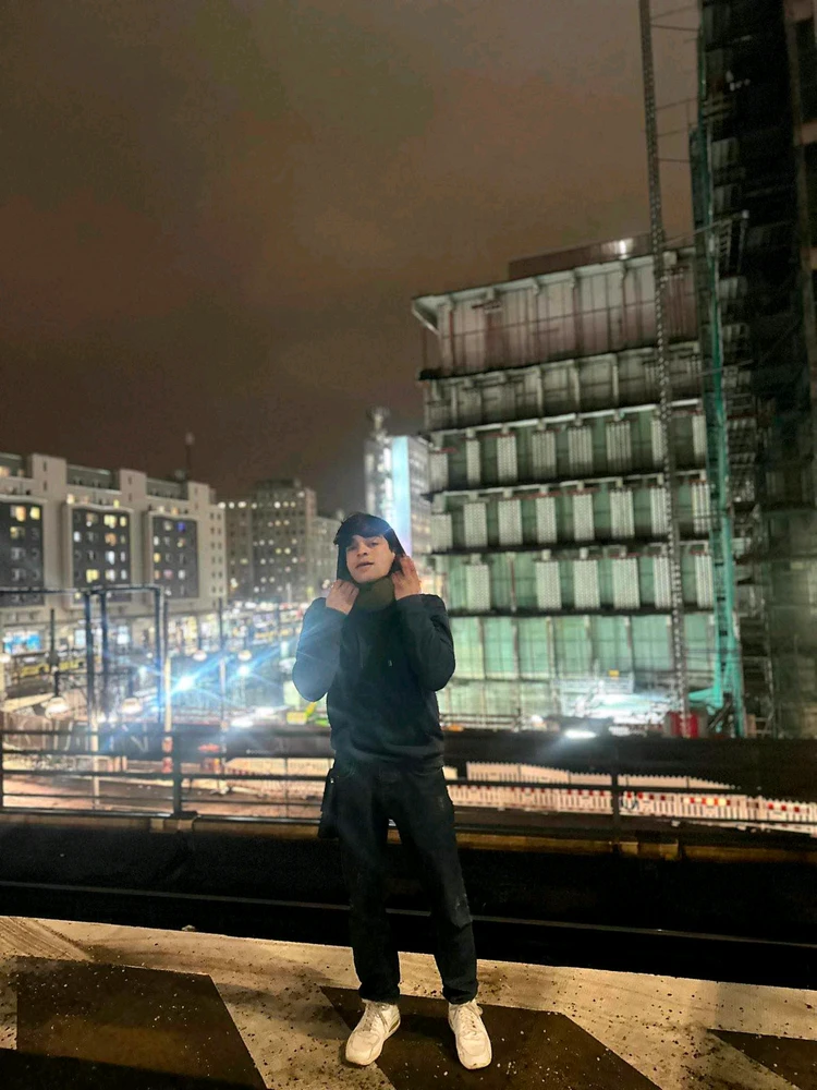 GIF-ი ატვირთა ზაურ-მ