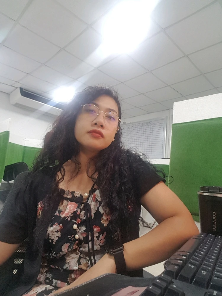 Elli විසින් GIF එක upload කරන ලදී