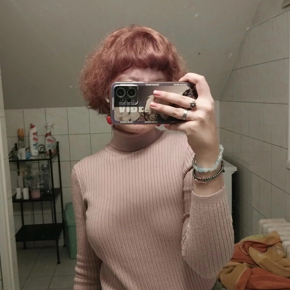 GIF na in-upload ni Lena