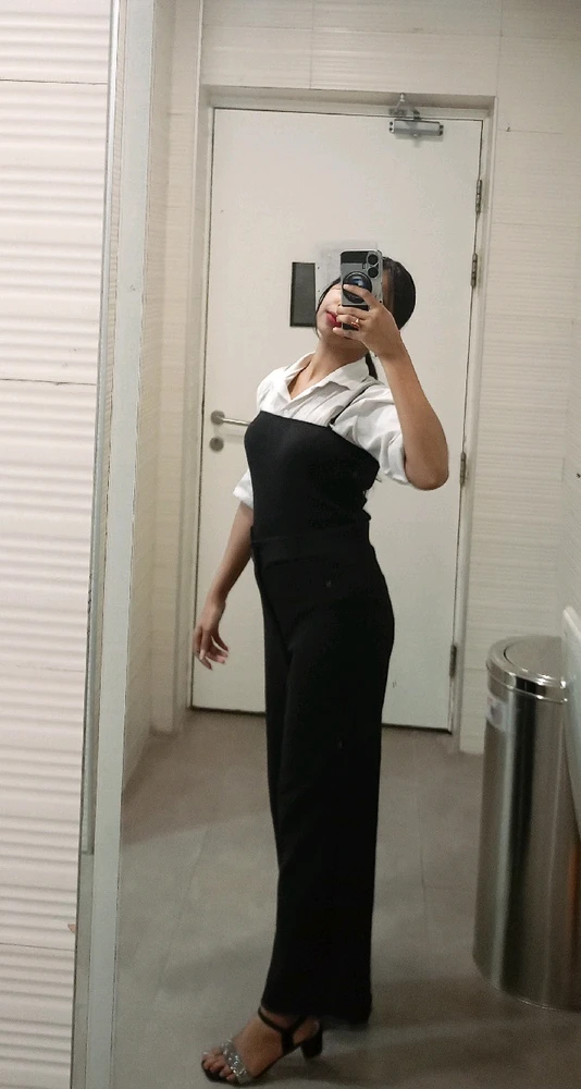 GIF gi-upload ni Mandira