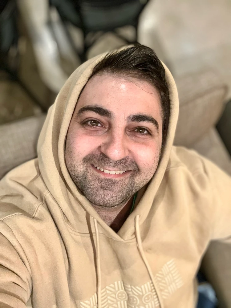 GIF na in-upload ni Vartan