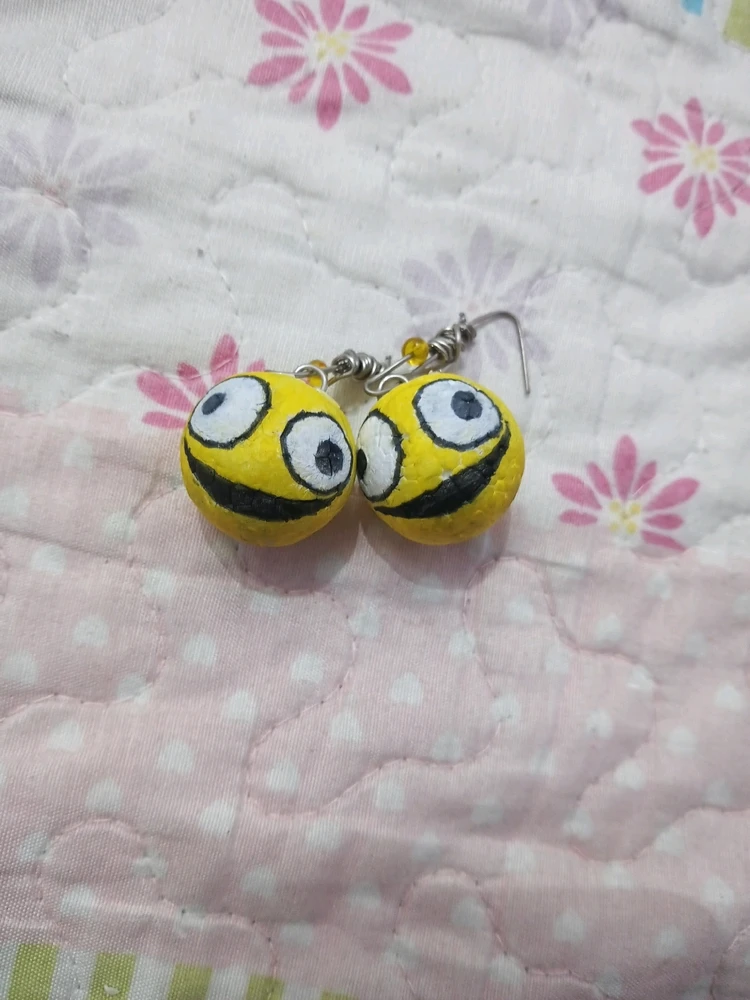 Smilling friends earrings