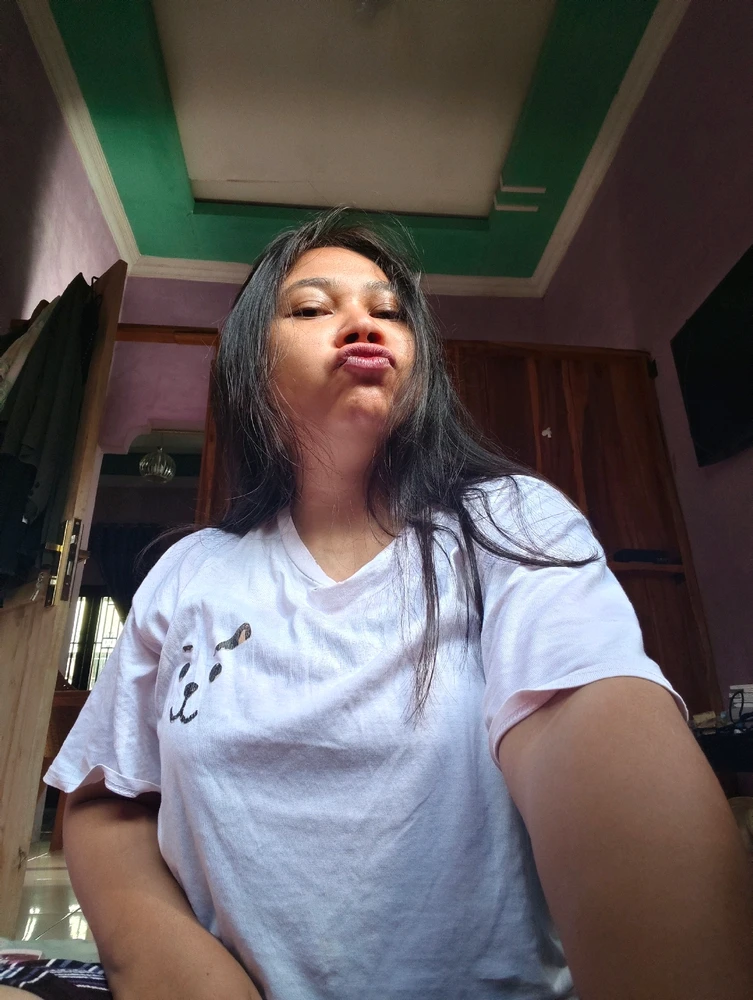 GIF diunggah oleh Tiara