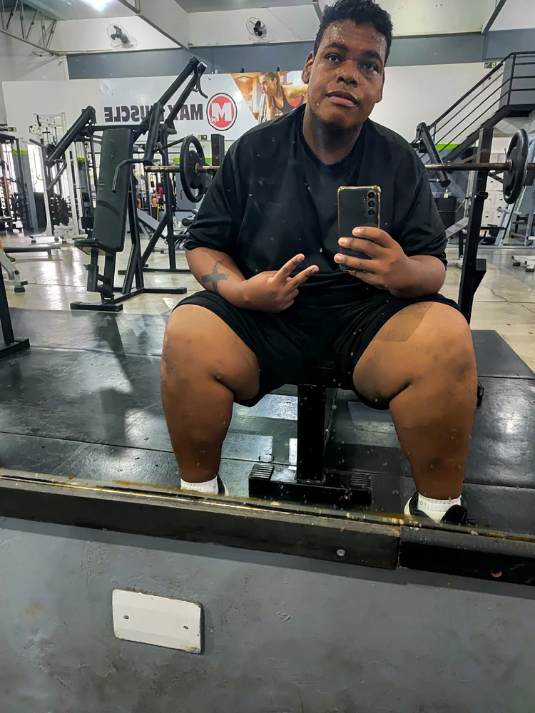 Yo.. ksksk, ainda na luta glr... cheguei aos 149kg... avante!