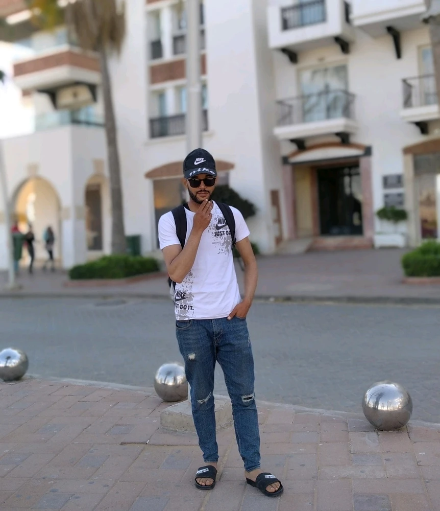 GIF wedi'i uwchlwytho gan Abdelghafour