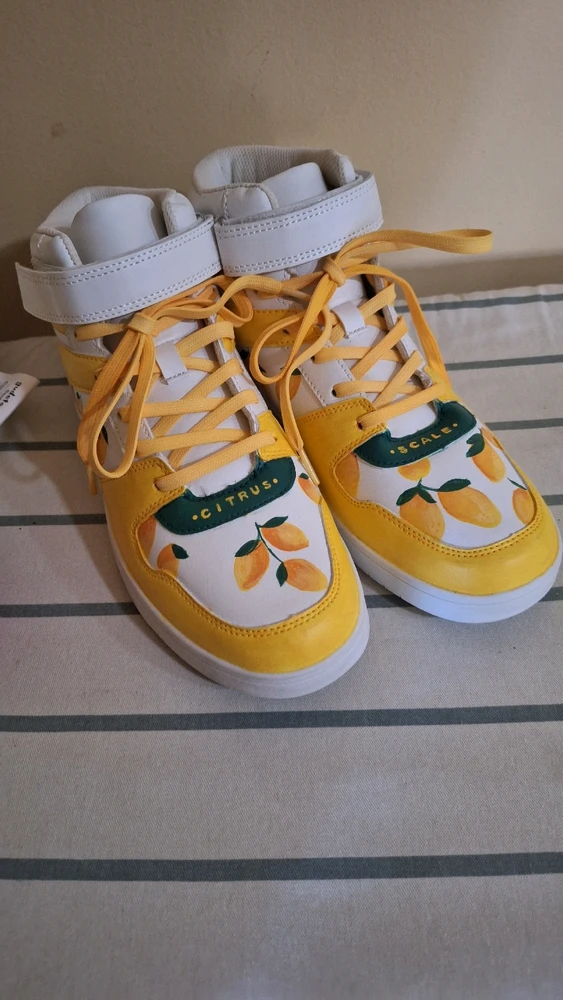 GIF uploaded by Lwin