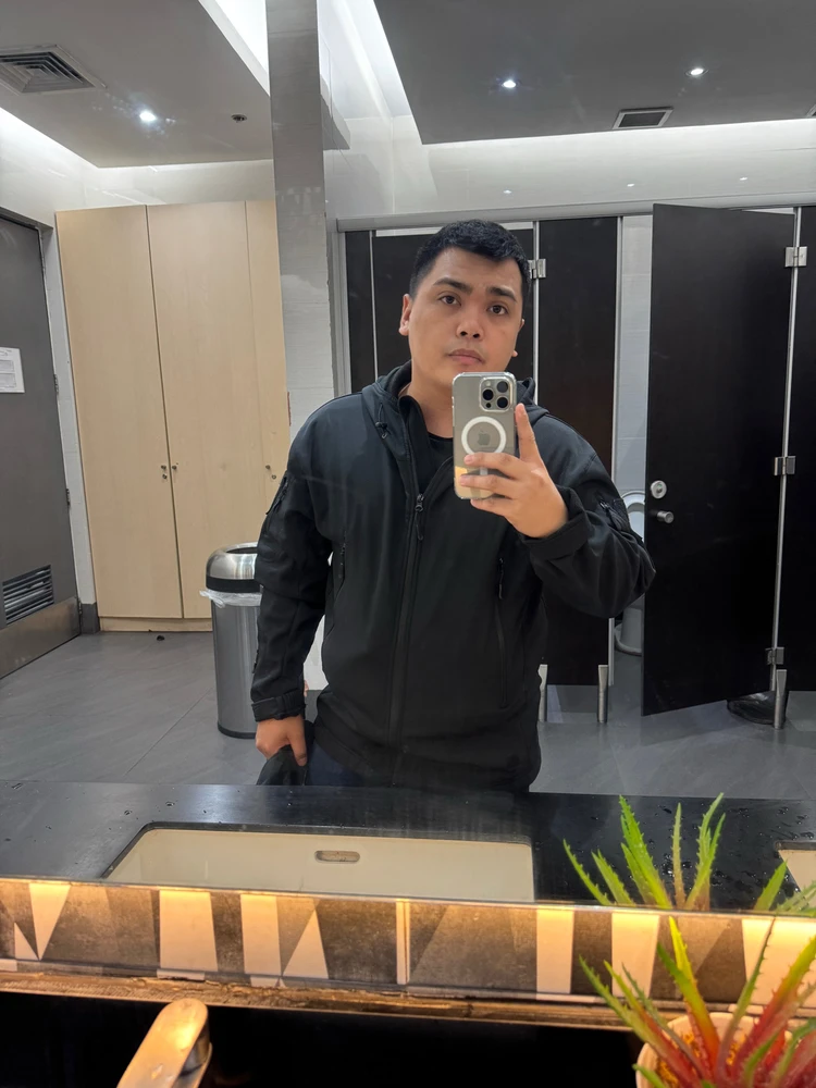 GIF na in-upload ni John